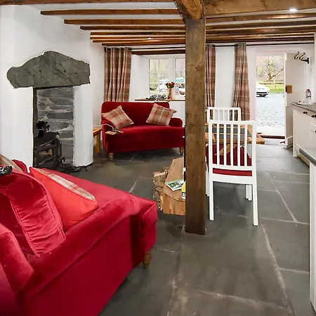 Field House - Uk12573